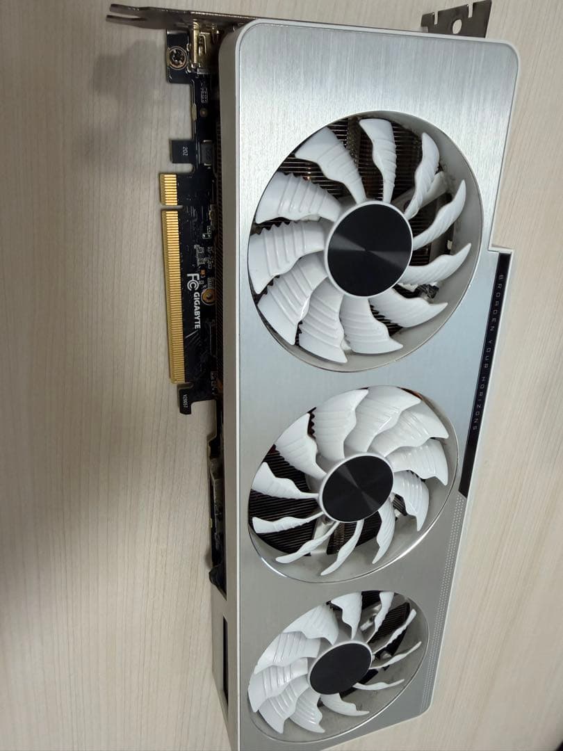 グラフィックボード・グラボ・ビデオカード GIGABYTE NVIDIA GeForce RTX3080 10GB GIGABYTE、ステータス表示液晶搭載のGeForce RTX 3080ビデオカード
